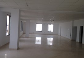 A LOUER LOCAL 2700 M2 TUNIS SUD