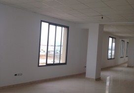 A LOUER LOCAL 2700 M2 TUNIS SUD