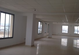 A LOUER LOCAL 2700 M2 TUNIS SUD