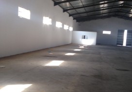 A VENDRE A J OUTS LOCAL 1100 M2 CHARP
