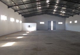 A VENDRE A J OUTS LOCAL 1100 M2 CHARP