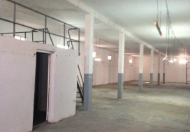 A LOUER LOCAL 1000 M2 AGBA