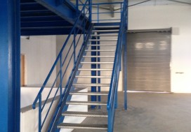 A VENDRE LOCAL INDUST 3000 M2 UTIQUE