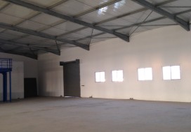 A VENDRE LOCAL INDUST 3000 M2 UTIQUE