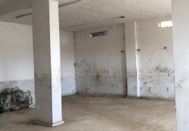 A V LOCAL COMMERC 500/1000 M2 TU OUEST