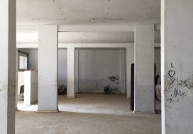 A V LOCAL COMMERC 500/1000 M2 TU OUEST