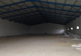 A LOUER LOCAL 6000 M2 ZON AV FISC