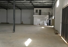 A LOUERLOCAL 2200 M2 TUNIS NORD