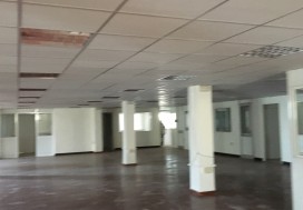 A LOCAL BUREAUX CHARGUIA 4500 M2