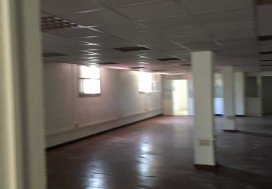 A LOCAL BUREAUX CHARGUIA 4500 M2