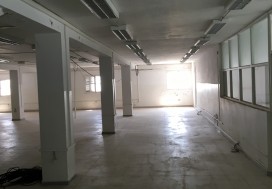 A LOCAL BUREAUX CHARGUIA 4500 M2