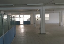 A LOCAL BUREAUX CHARGUIA 4500 M2