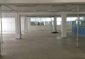 A LOCAL BUREAUX CHARGUIA 4500 M2