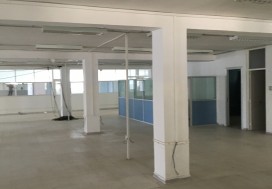 A LOCAL BUREAUX CHARGUIA 4500 M2