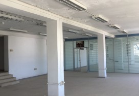 A LOCAL BUREAUX CHARGUIA 4500 M2