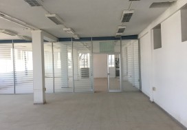 A LOCAL BUREAUX CHARGUIA 4500 M2