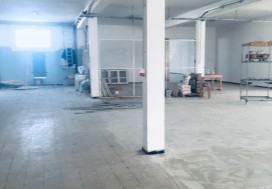 AL LOCAL 3200 M2 EN ETAGE TU SUD