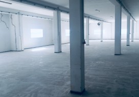 AL LOCAL 3200 M2 EN ETAGE TU SUD