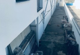 AL LOCAL 3200 M2 EN ETAGE TU SUD