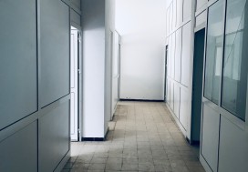 AL LOCAL 3200 M2 EN ETAGE TU SUD