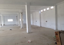A LOUER LOCAL 1000 M2 EN ETAGE A MGHIRA