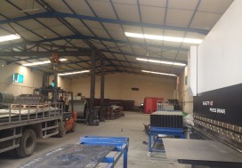 A LOUER DEPOT 1000 M2 TUN OUEST