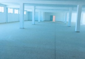A LOUER LOCAL 4600 M2 DIVISIBLE MNIHLA