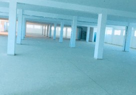 A LOUER LOCAL 4600 M2 DIVISIBLE MNIHLA