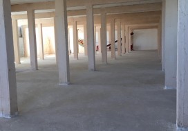 A LOUER SH ROOM 2700 M2 DIV TU OUEST