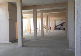 A LOUER SH ROOM 2700 M2 DIV TU OUEST