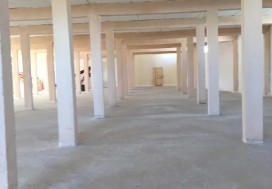 A LOUER SH ROOM 2700 M2 DIV TU OUEST