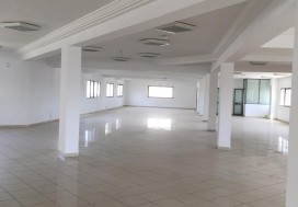 A LOUER LOCAL 1370 M2 EN ETAGE TU SUD