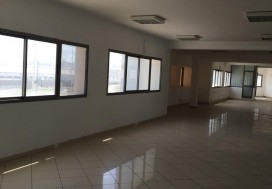 A LOUER LOCAL 1370 M2 EN ETAGE TU SUD