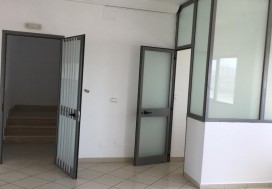 A LOUER LOCAL 1370 M2 EN ETAGE TU SUD