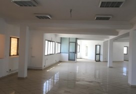 A LOUER LOCAL 1370 M2 EN ETAGE TU SUD