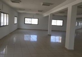 A LOUER LOCAL 1370 M2 EN ETAGE TU SUD