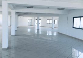 A LOUER LOCAL 1370 M2 EN ETAGE TU SUD