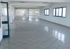 A LOUER LOCAL 1370 M2 EN ETAGE TU SUD