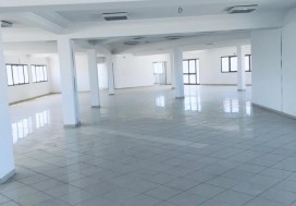 A LOUER LOCAL 1370 M2 EN ETAGE TU SUD