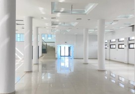 A LOUER IM HS 2920 M2 LES BERGES DU LAC