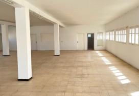 A LOUER LOCAL 1400 EXT A 3500 M2 LAC