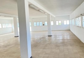A LOUER LOCAL 1400 EXT A 3500 M2 LAC