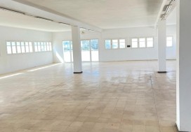 A LOUER LOCAL 1400 EXT A 3500 M2 LAC
