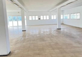 A LOUER LOCAL 1400 EXT A 3500 M2 LAC