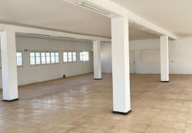 A LOUER LOCAL 1400 EXT A 3500 M2 LAC