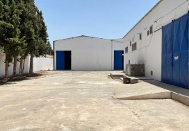 A LOUER LOCAL 1200 M2 J OUST