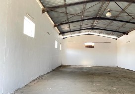 A LOUER LOCAL 1200 M2 J OUST
