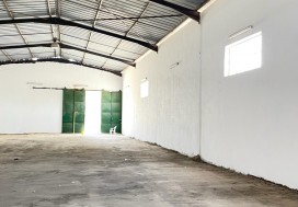 A LOUER LOCAL 1200 M2 J OUST