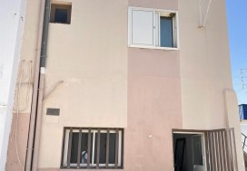 A LOUER LOCAL 1200 M2 J OUST