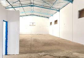 A LOUER LOCAL 1200 M2 J OUST